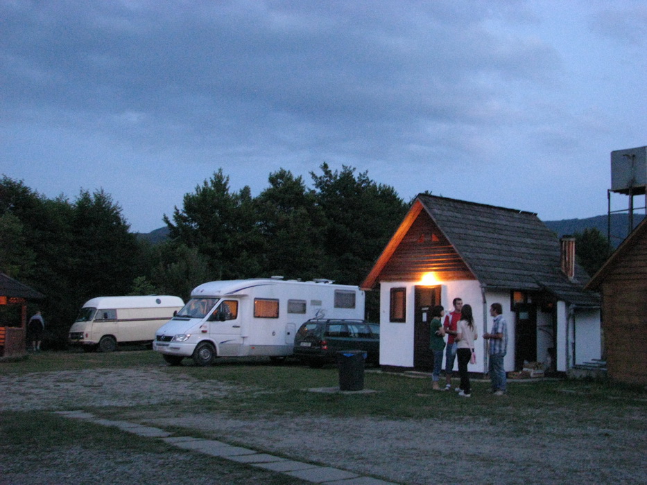 2009-08-22 19-45-46.JPG - 2009-RO SAPANTA - Camping